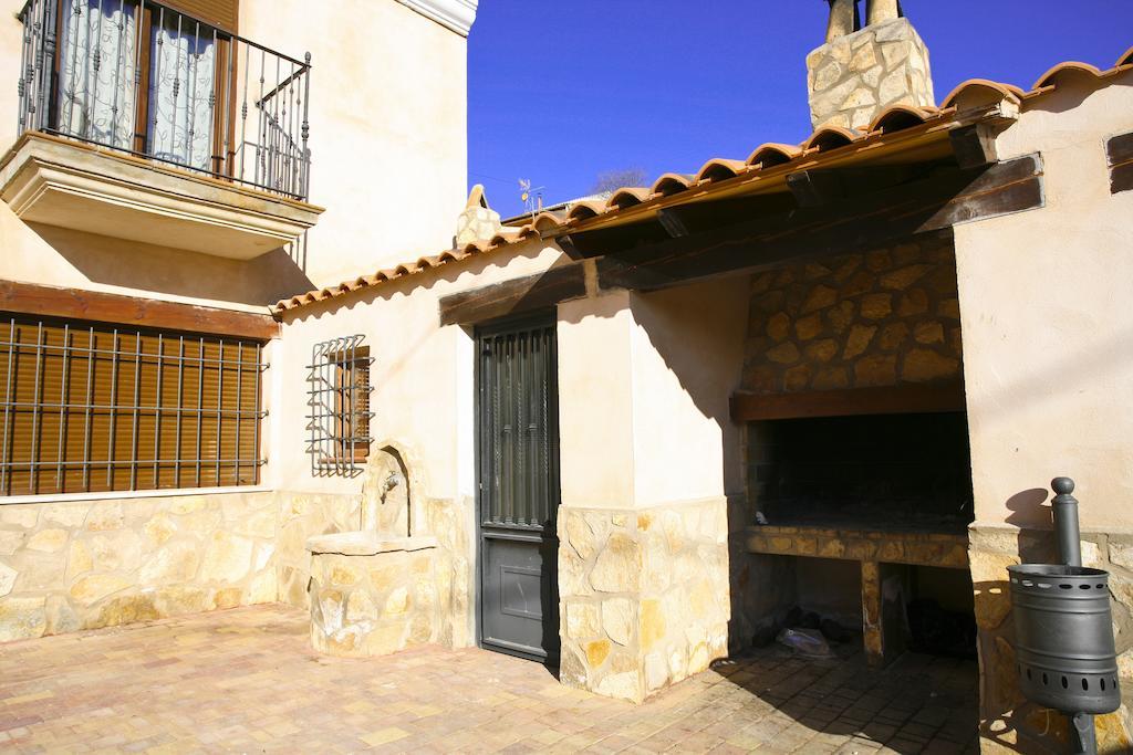 ויאלבה דה לה סיירה Alojamientos Rurales La Fuente מראה חיצוני תמונה